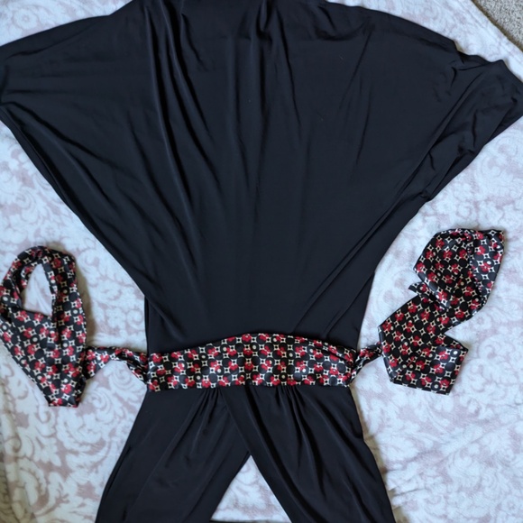 Roulette Black V-Neck Dress-Red Patterned Silky Sash-Size Medium-Cap Sleeves - Picture 11 of 11